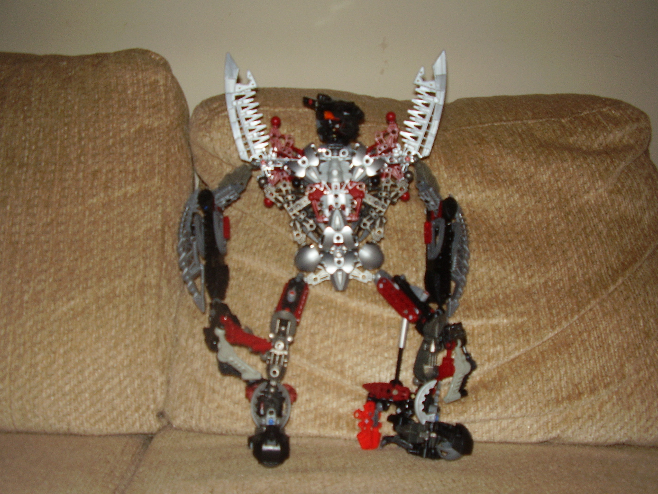 makuta_full.jpg