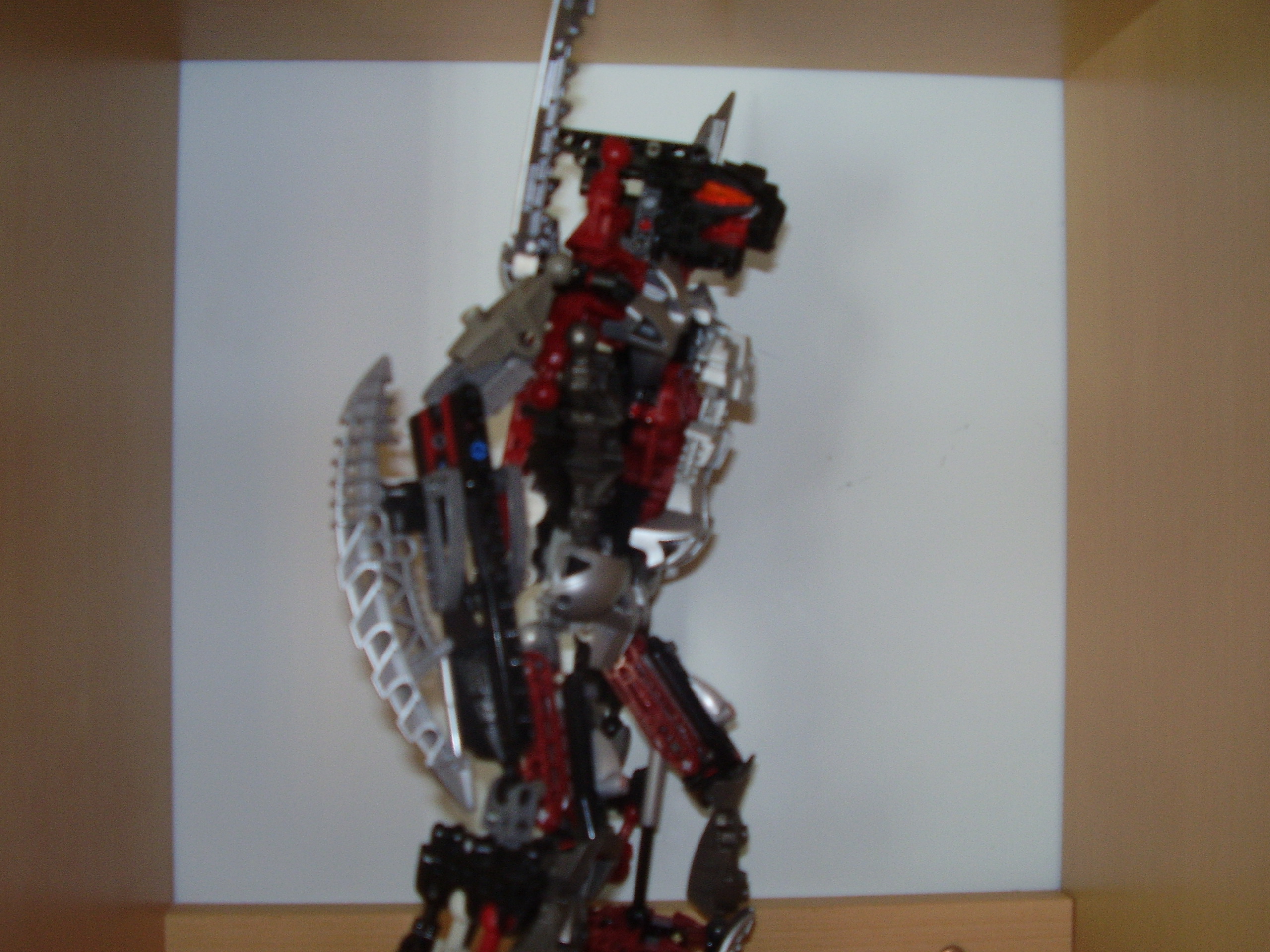 makuta_side.jpg