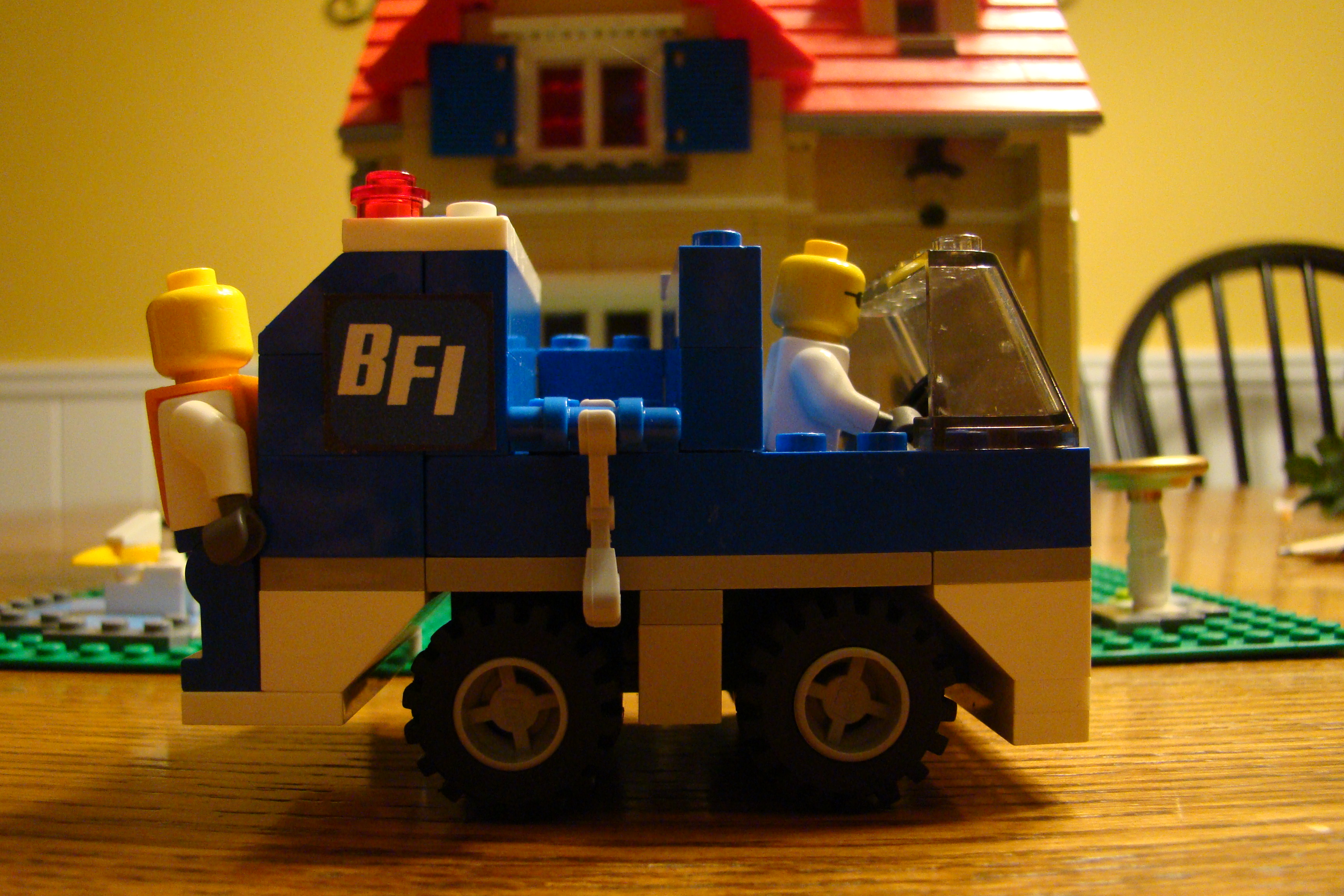 small_lego_bfi_garbage_truck_005.jpg