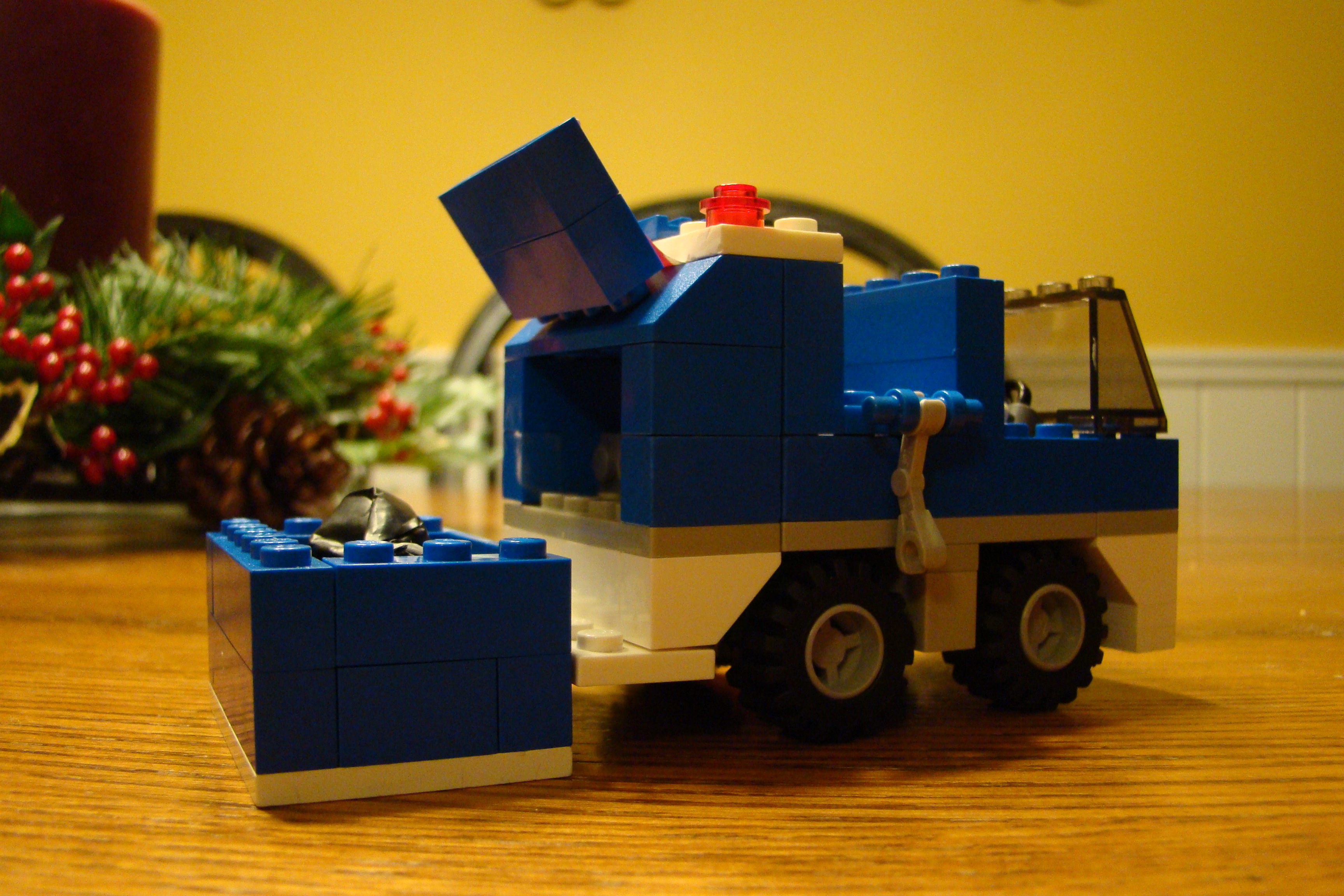small_lego_bfi_garbage_truck_dumping_001.jpg