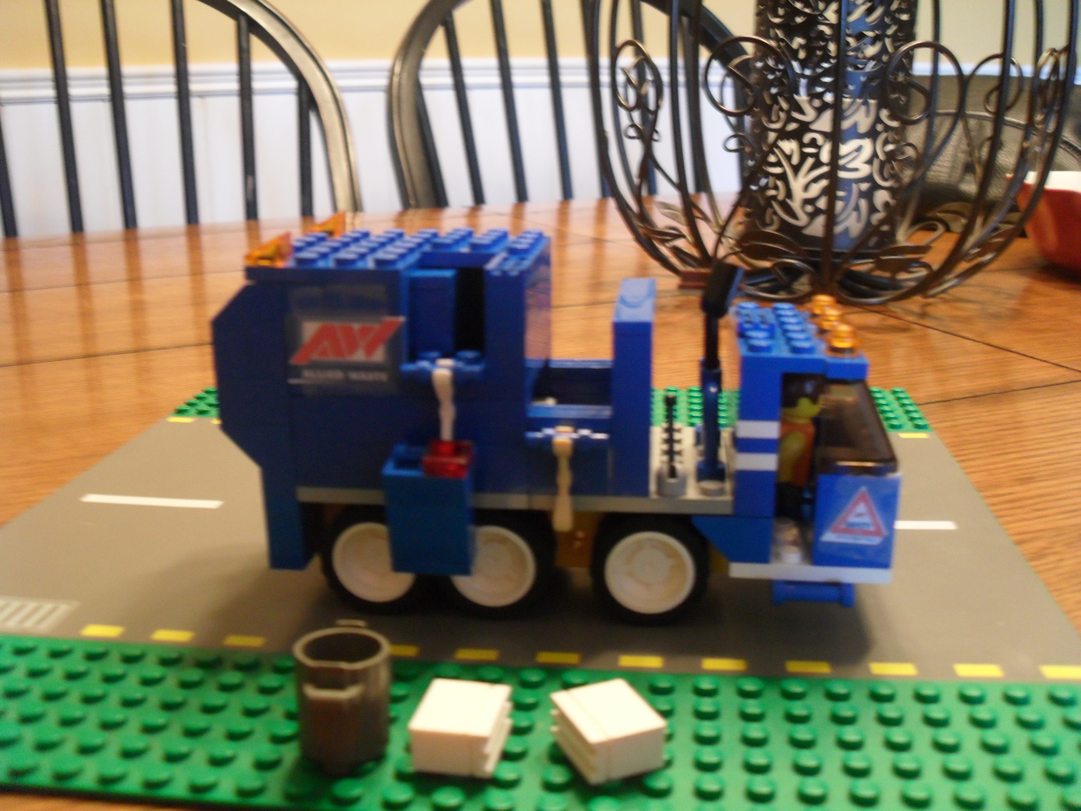 lego_allied_waste_split_body_003.jpg