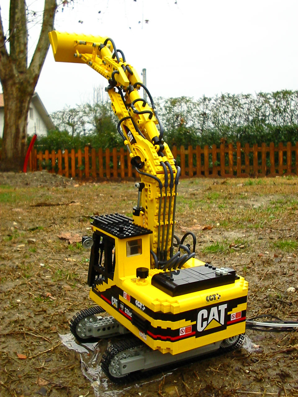 cat320b04.jpg