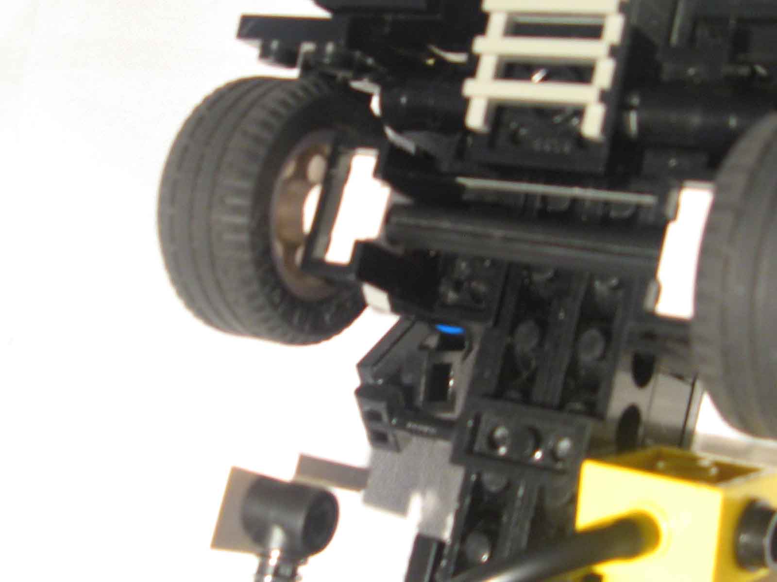 man_truck_suspension_from_set_1728.jpg
