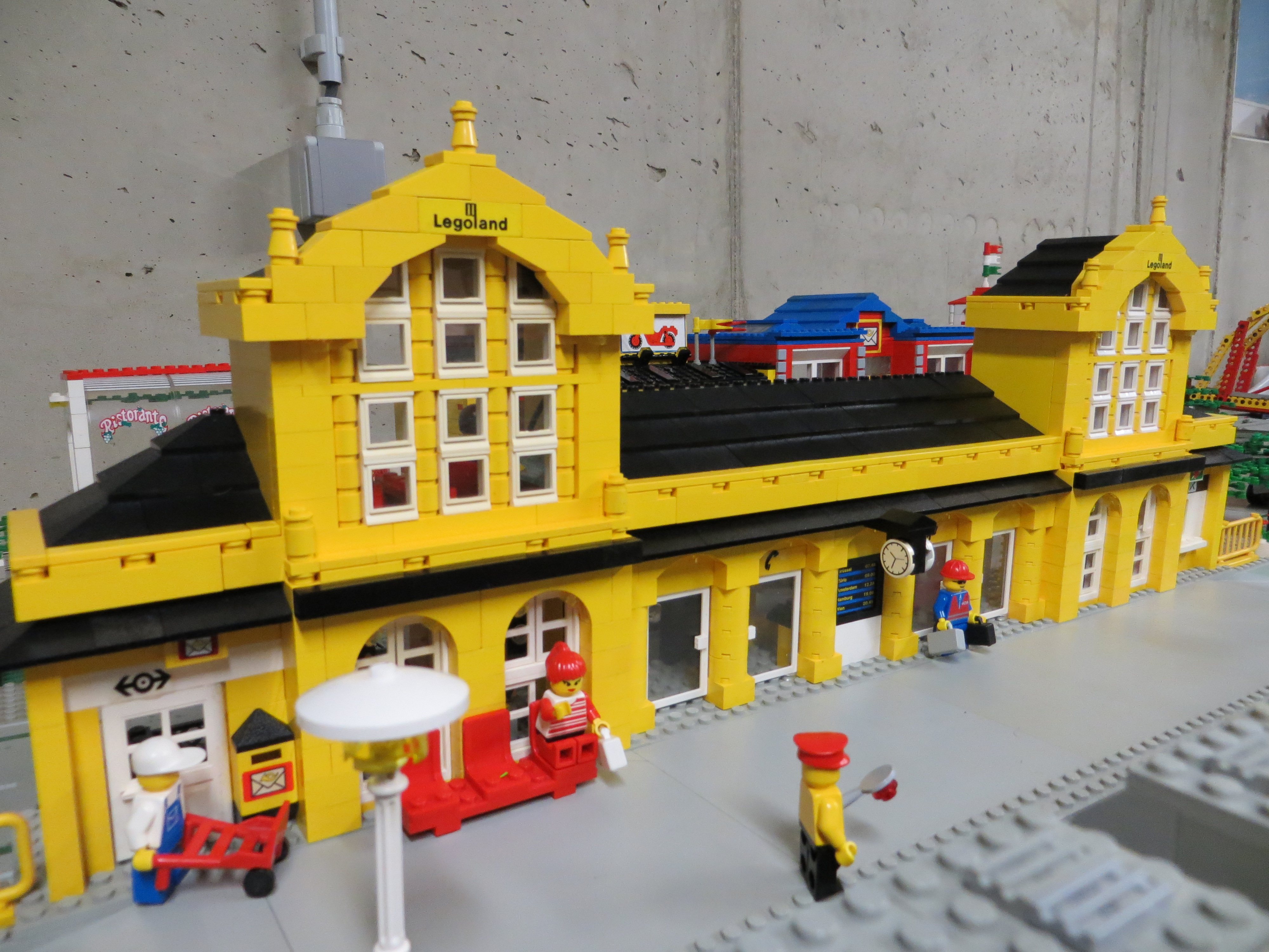 4554_train_station_2.jpg