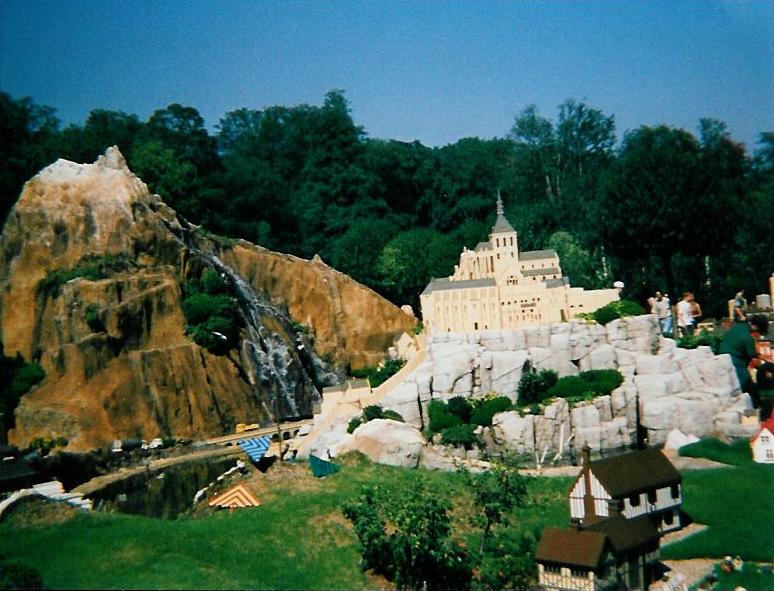 legoland-mountain.jpg