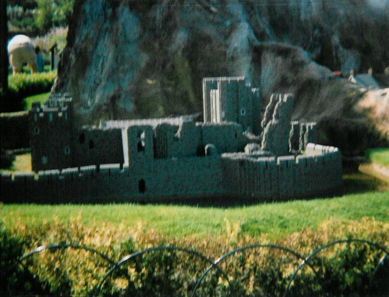 legoland-ruinedcastle.jpg