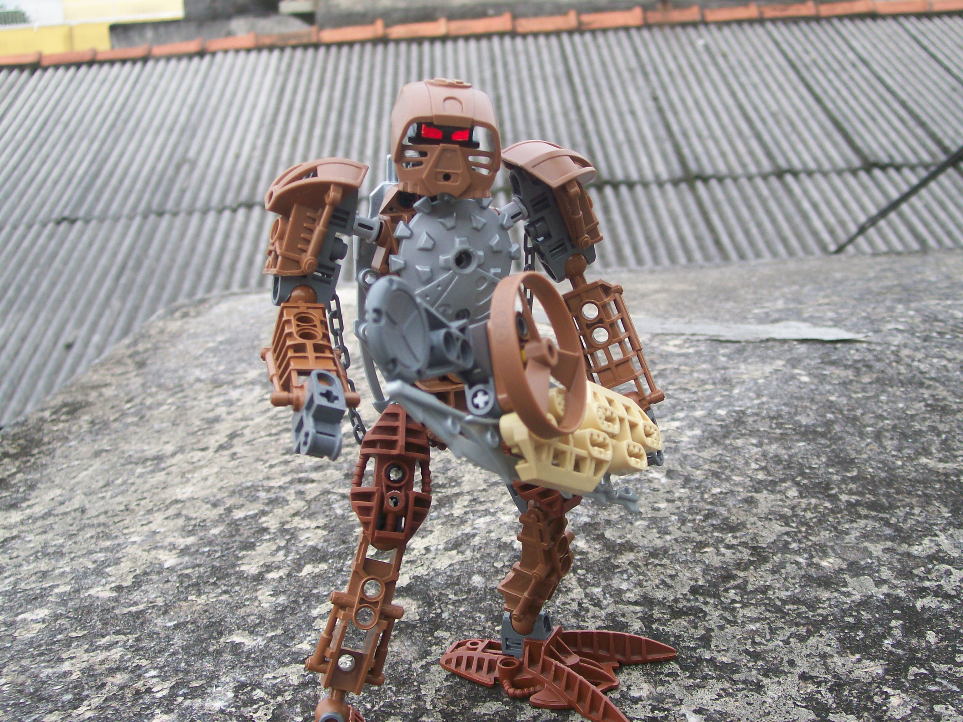 aplok_with_weather_blade_and_stone_spinner.jpg