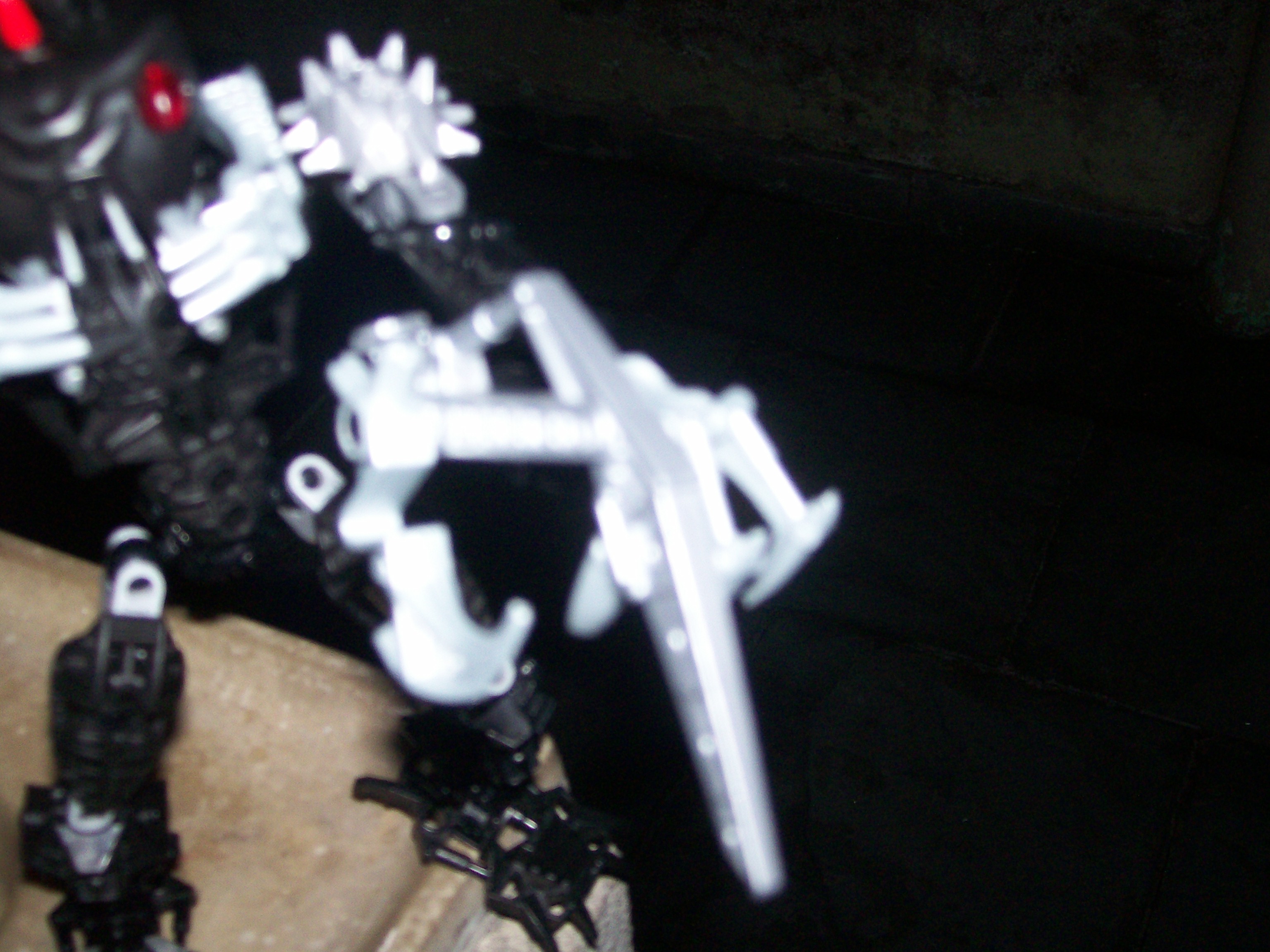 omicron_claw.jpg