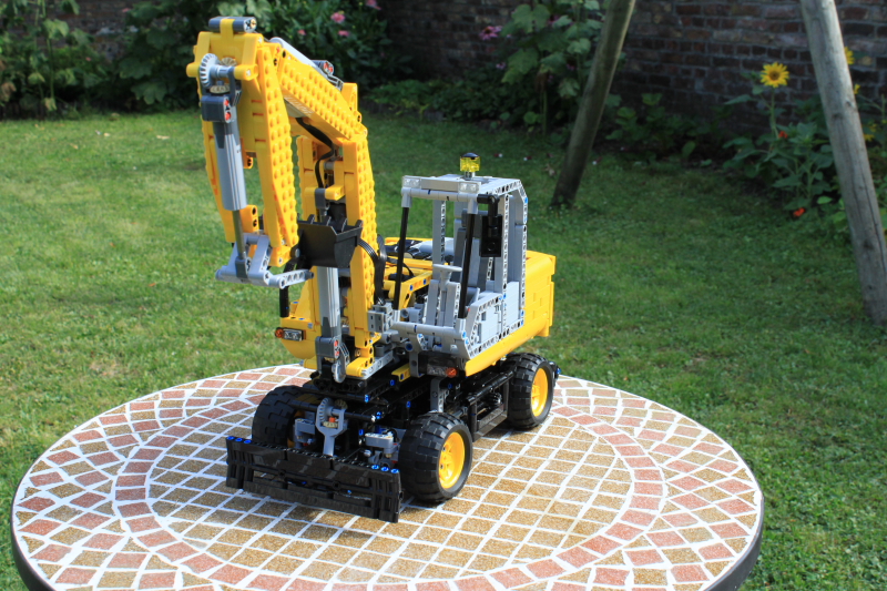 new_holland_excavator2.jpg