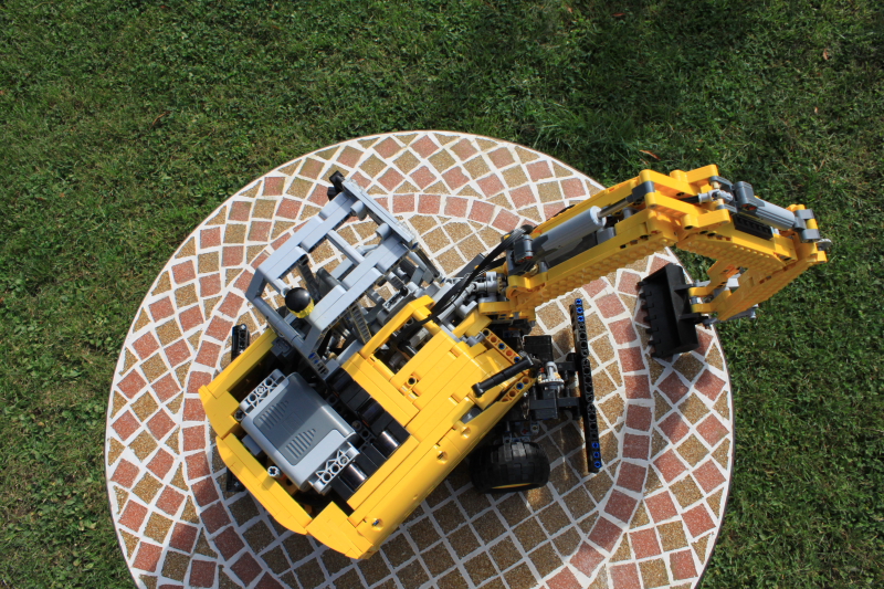 new_holland_excavator23.jpg