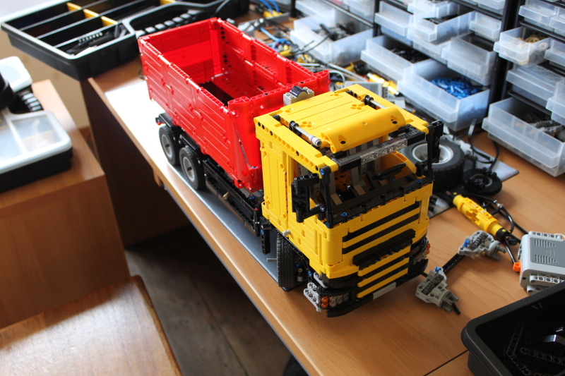 scania_skip_truck_disassembly000.jpg