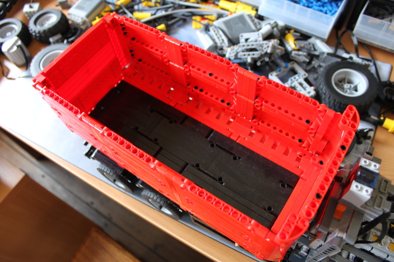 scania_skip_truck_disassembly005.jpg