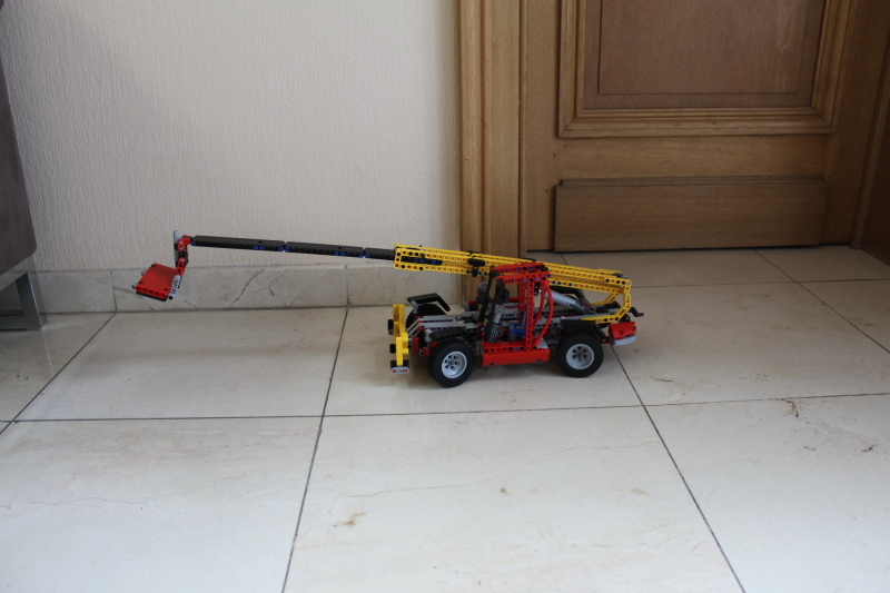 one-set-moc-8258-telehandler016.jpg