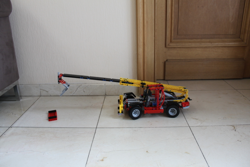 one-set-moc-8258-telehandler017.jpg
