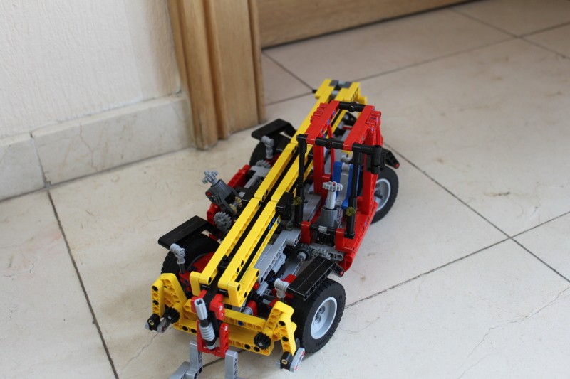 one-set-moc-8258-telehandler019.jpg