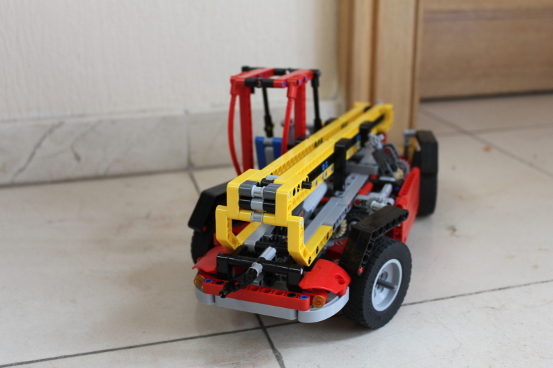 one-set-moc-8258-telehandler022.jpg