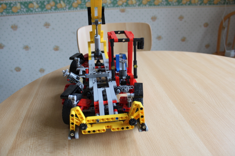 one-set-moc-8258-telehandler025.jpg