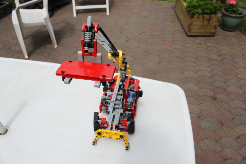 one-set-moc-8258-telehandler035.jpg