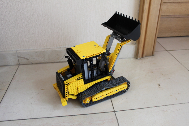 track_loader001.jpg