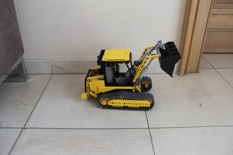 track_loader002.jpg
