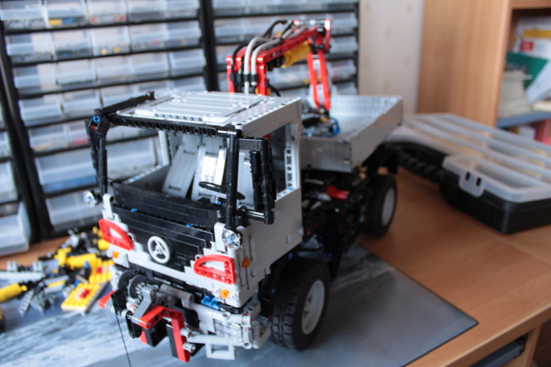 unimog_inside000.jpg