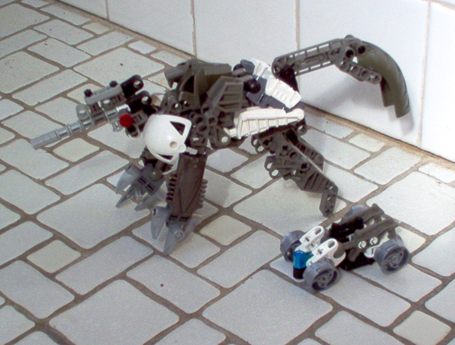 miniconcarrobotsteelclaw.jpg