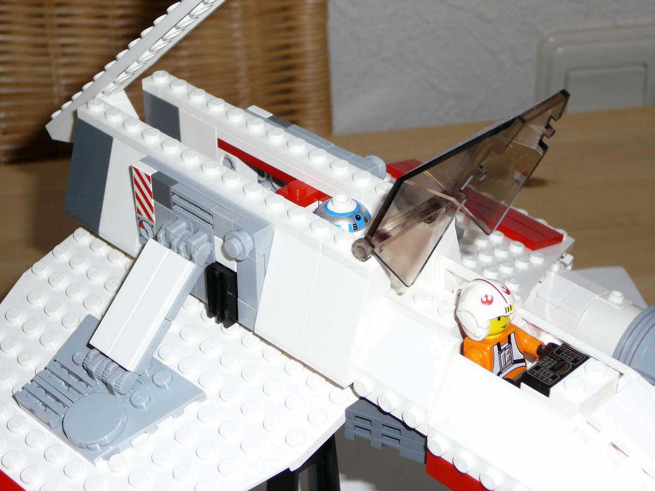 hjr-moc-e-wing-007.jpg