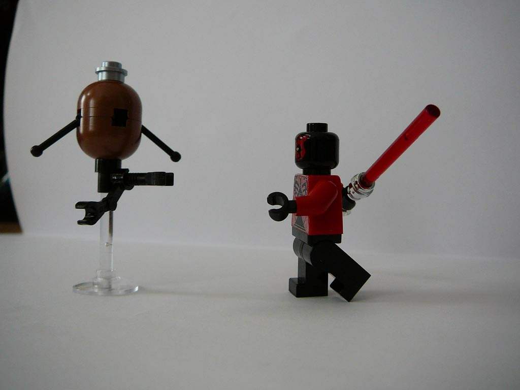 sw-minifig-04-darth_maul-ii.jpg