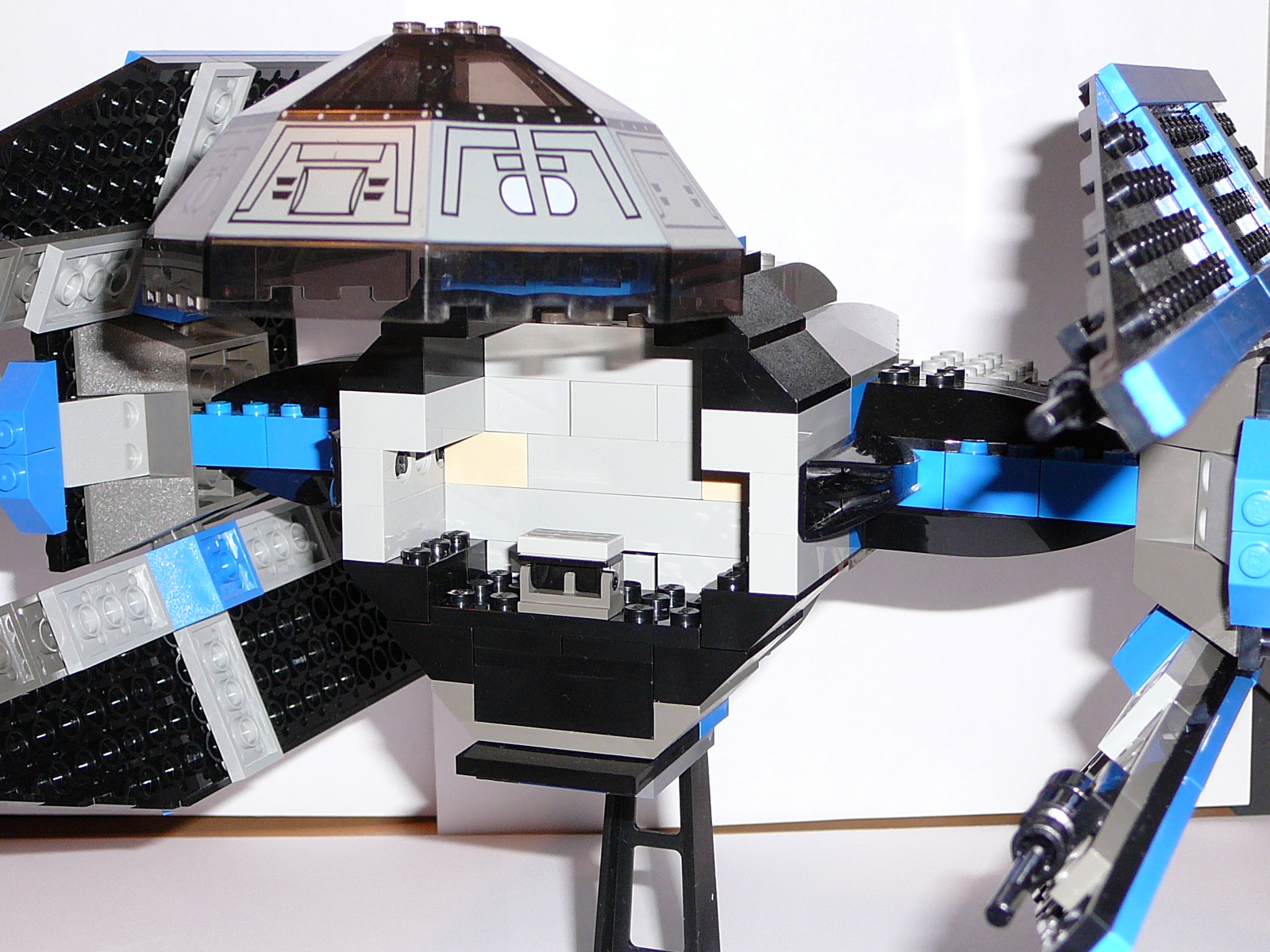 tie-avenger_003.jpg