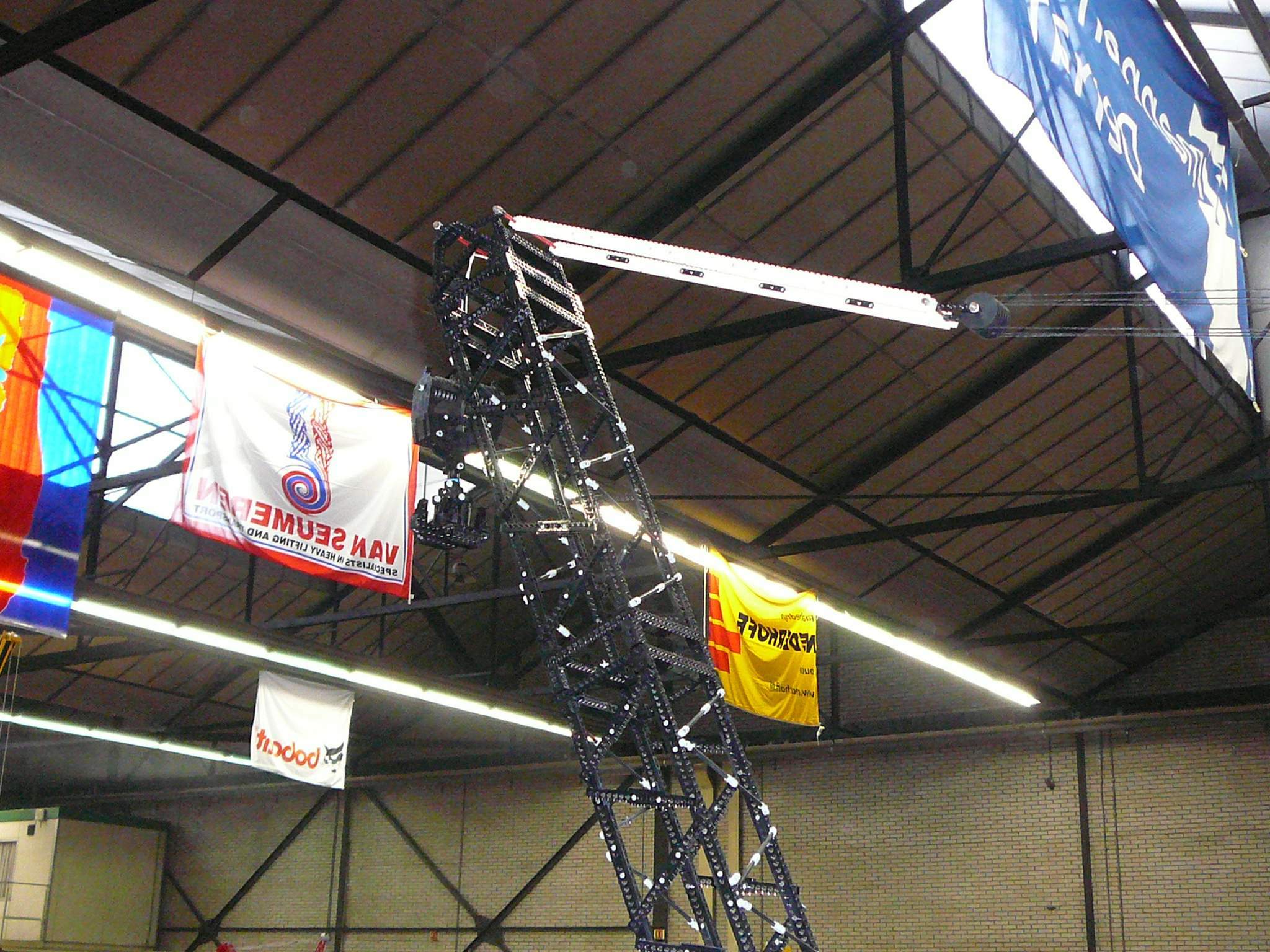 mega-crane-p1010567.jpg