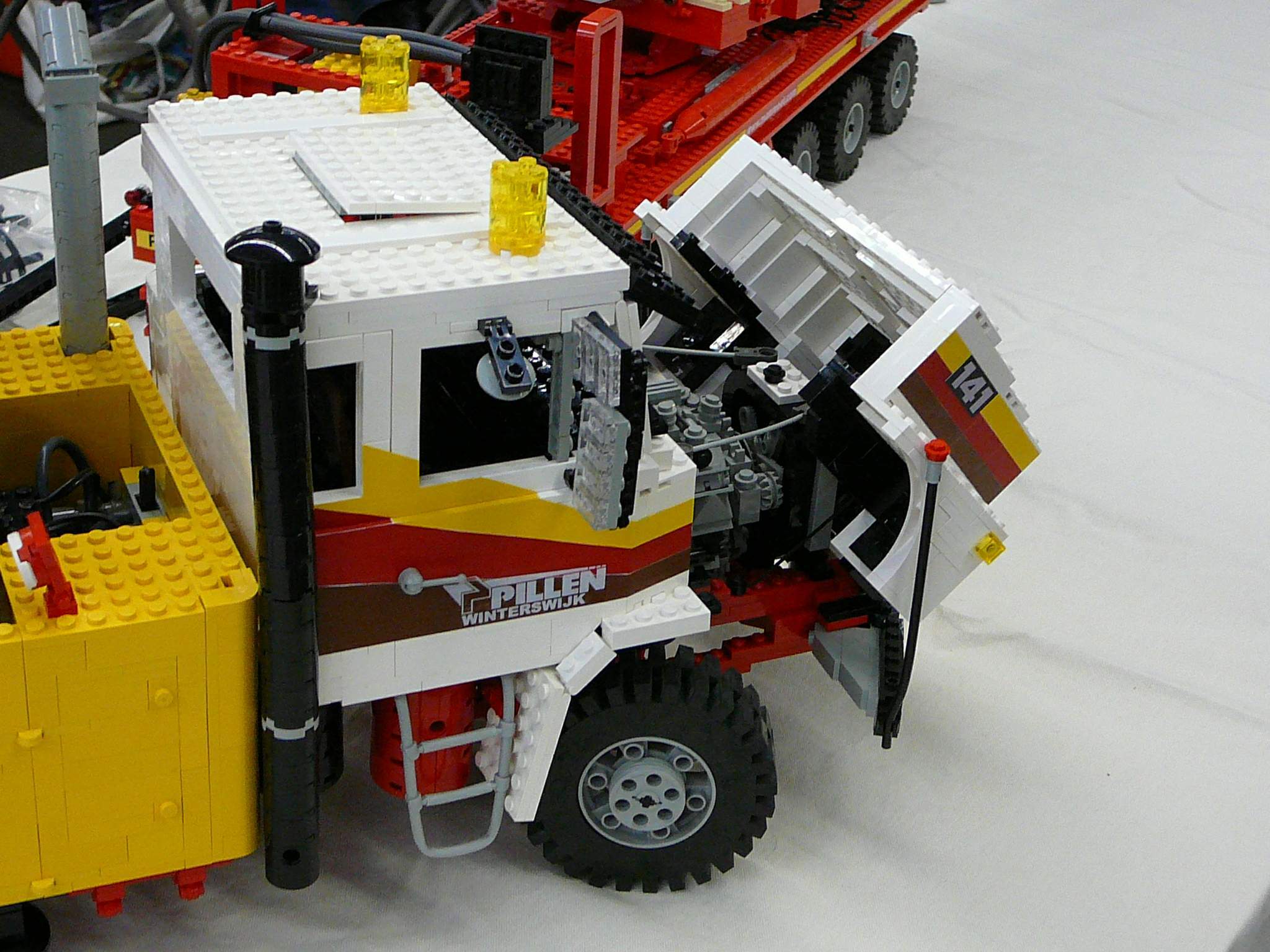 white-truck-p1010477.jpg