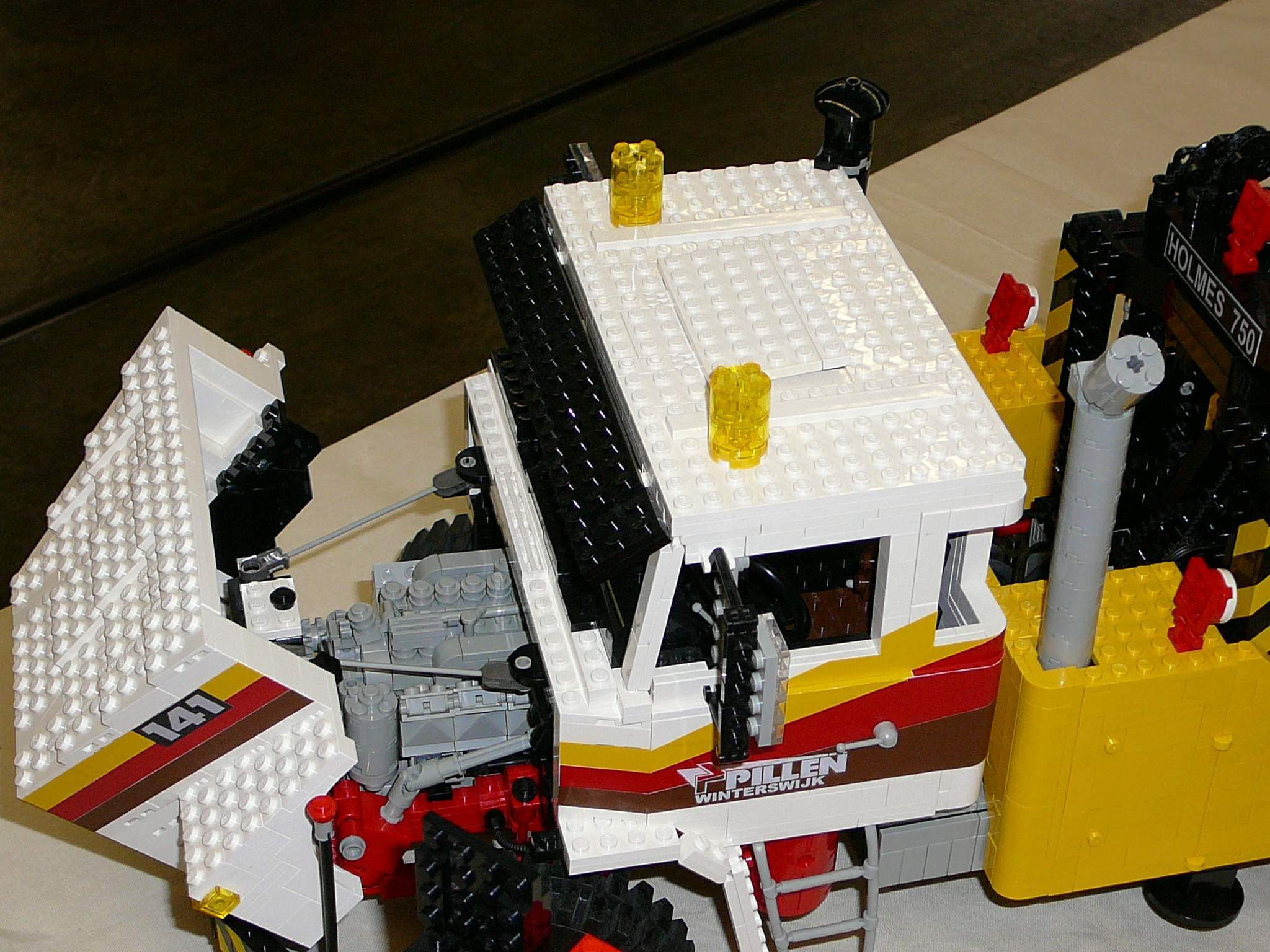 white-truck-p1010558.jpg