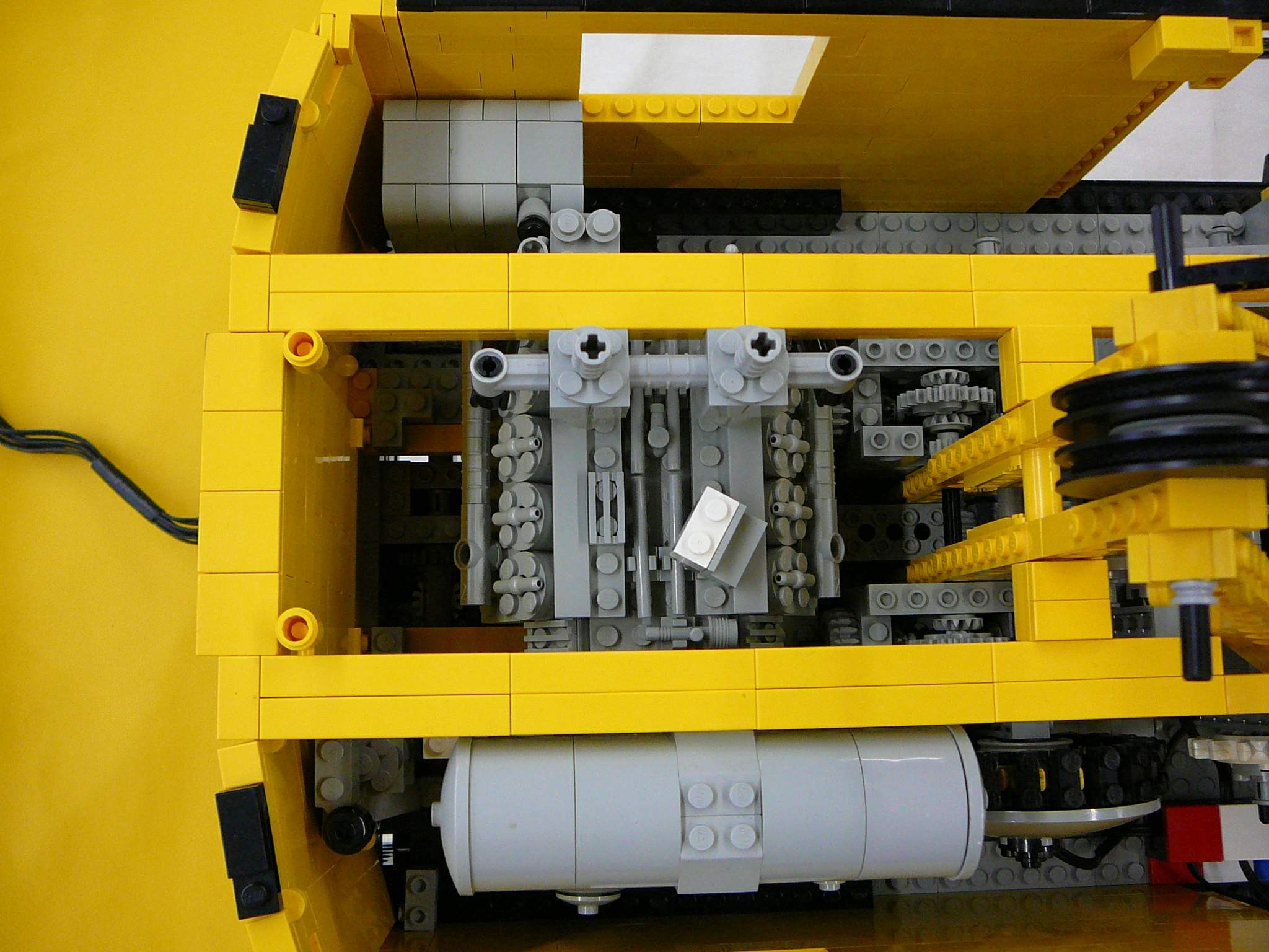 yellow-crane-p1010500.jpg