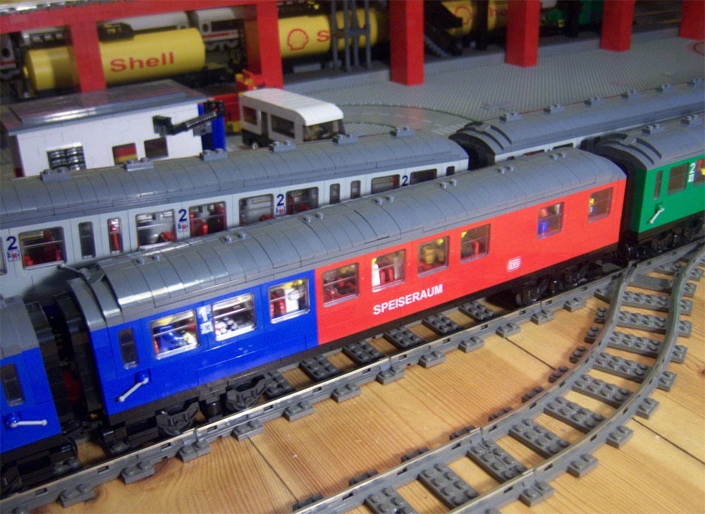 speiseraum-blau-rot.jpg