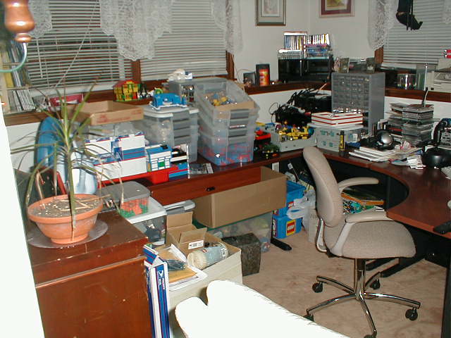 newdesk2.jpg
