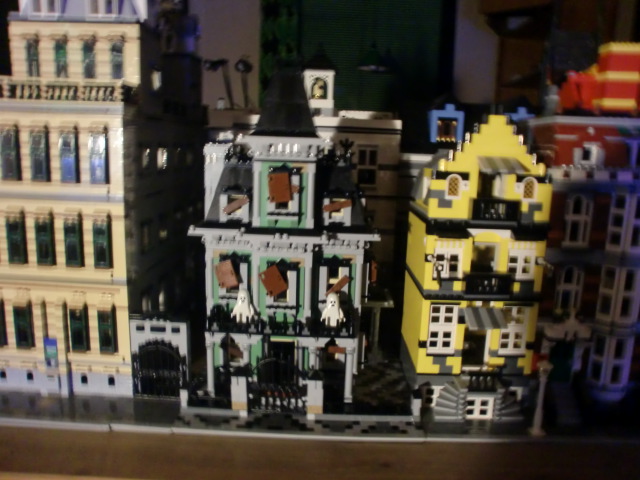 spookhuis_in_straat.jpg