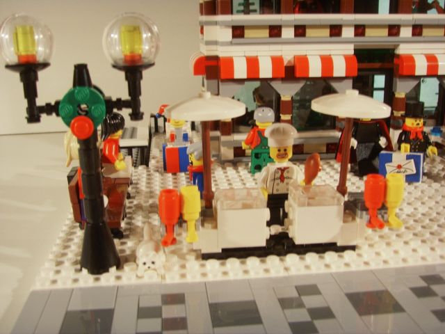 6-winter_toy_shop_left.jpg
