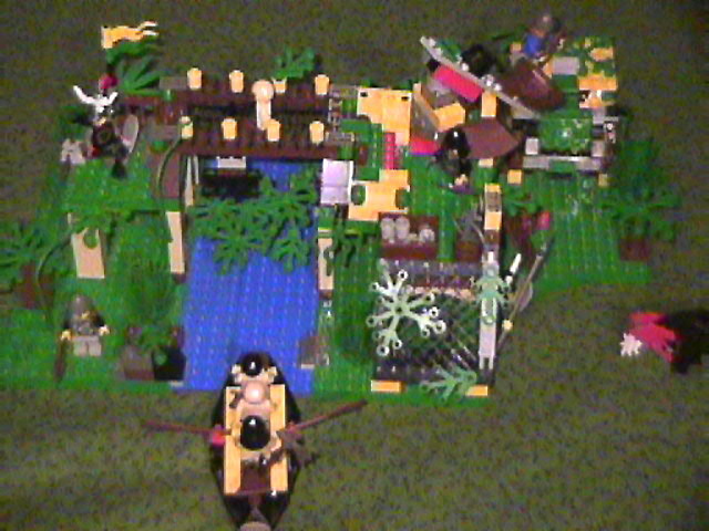 lego_raiders_hideout_01.jpg