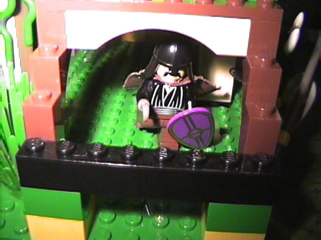 lego_raiders_hideout_09.jpg