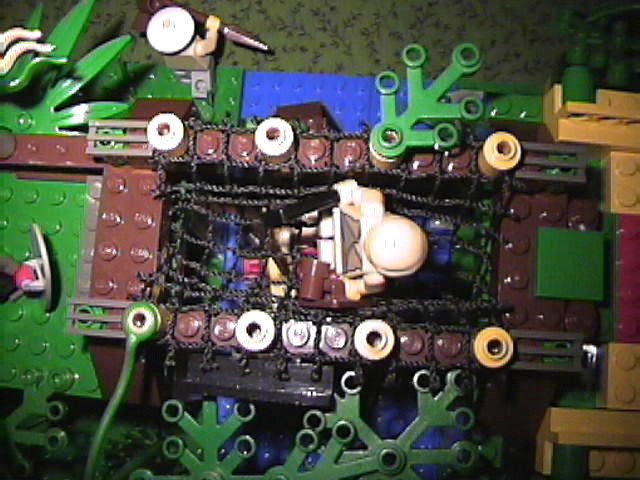 lego_raiders_hideout_14.jpg