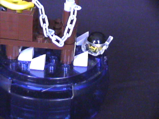 lego_the_warrior_spy_v-pod_03.jpg