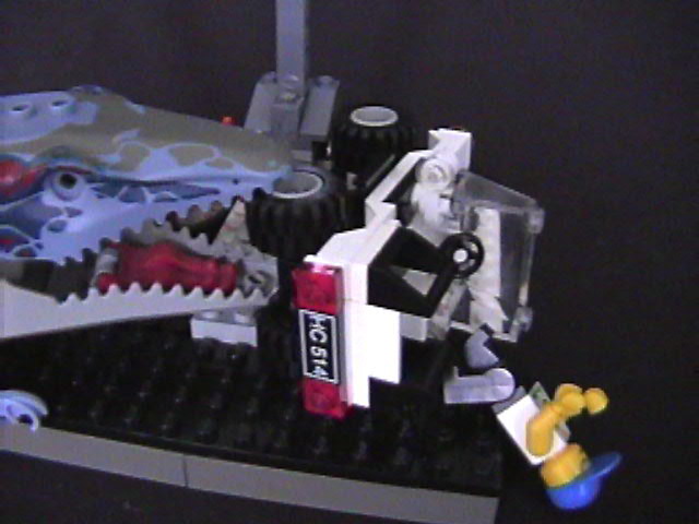 lego_the_warrior_croc_attack_06.jpg