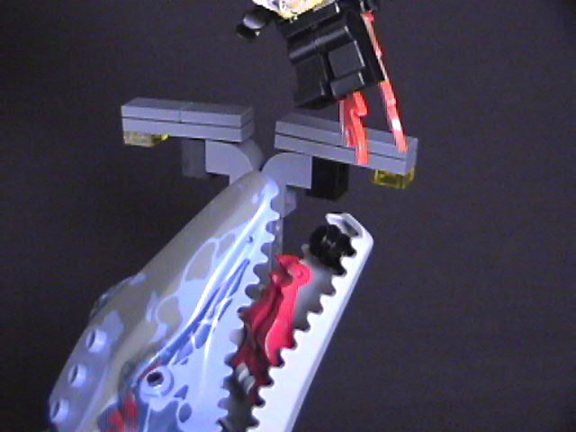 lego_the_warrior_croc_attack_11.jpg