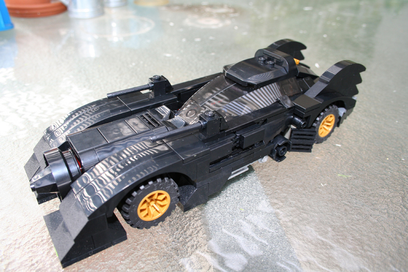 batreturnsbatmobilealtguns4206web.jpg