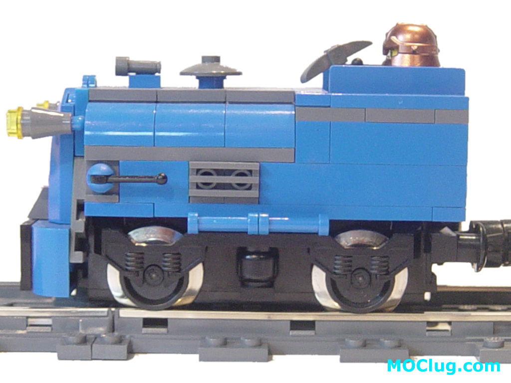 4_lego_moc_dwarf_mining_train_locomotive.jpg