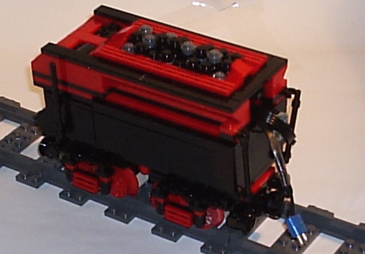15_07_2012_red_and_black_4_4_0_tender_engine_n.jpg