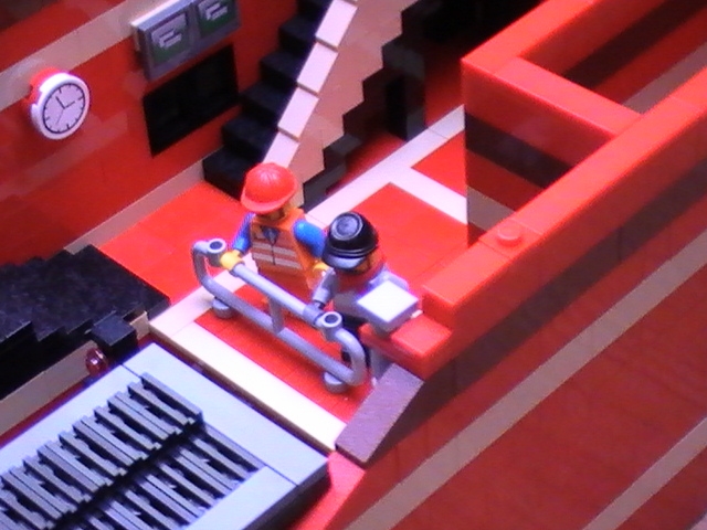 station_inside_ground_floor_b.jpg