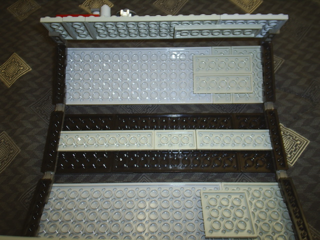 10-10-05_legos_and_cat_014.jpg