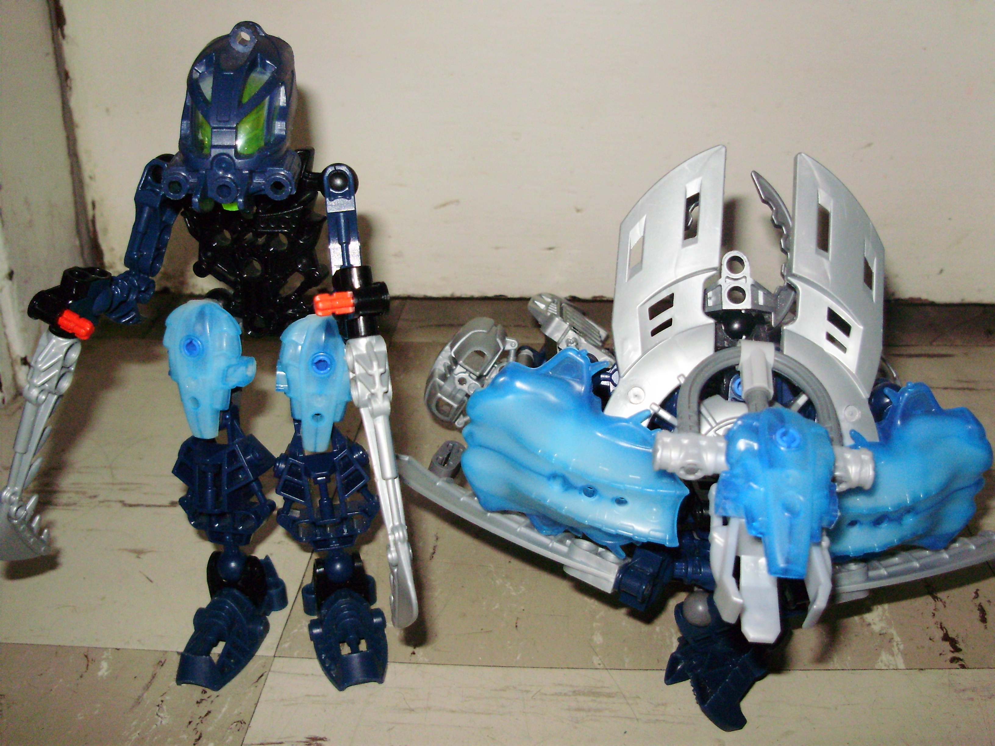 matoran_and_sub.jpg