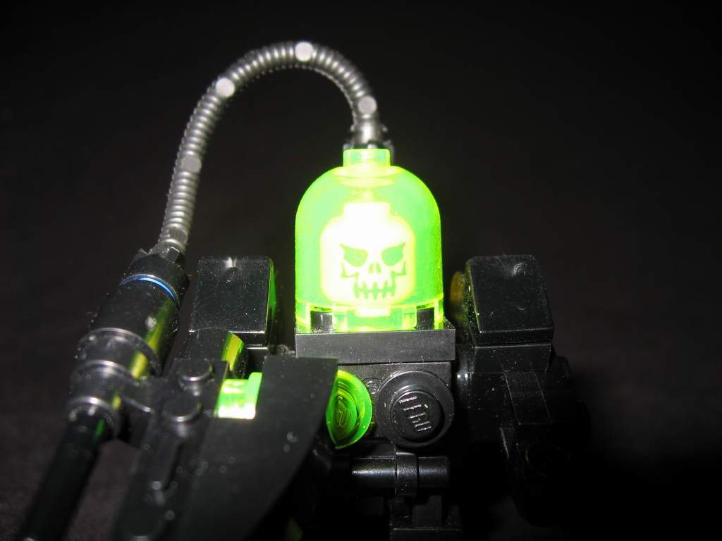 skullbot_02.jpg